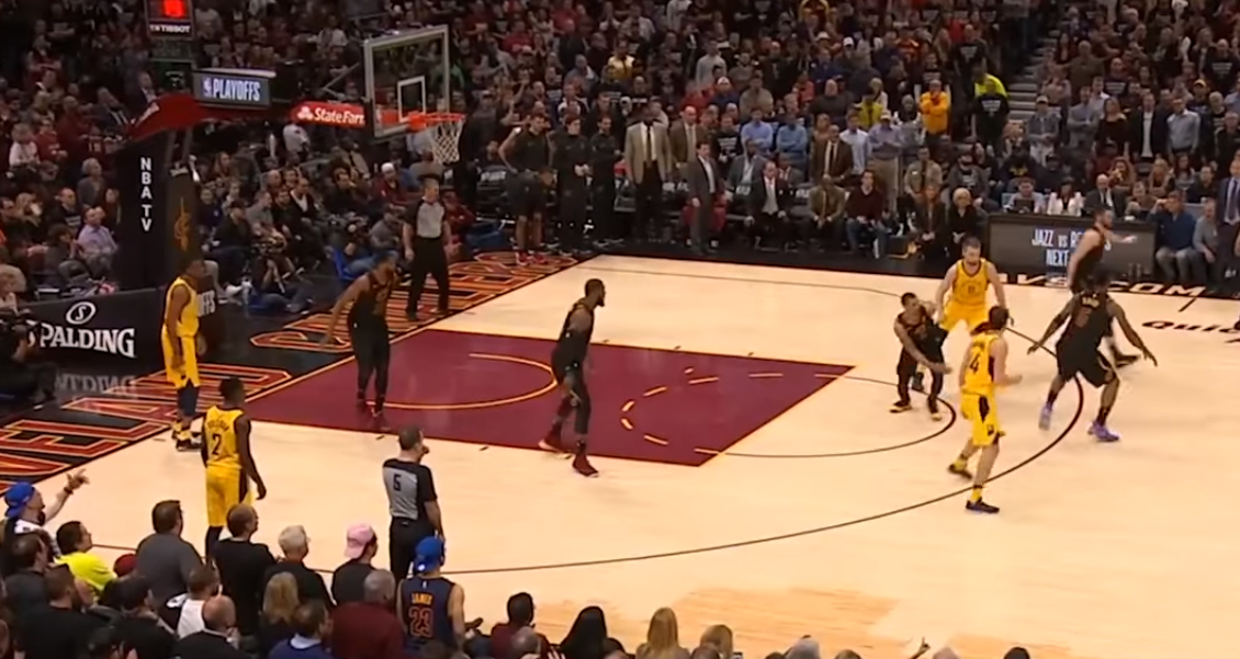 LeBron show, Cleveland in semifinale. Houston batte Utah in gara 1