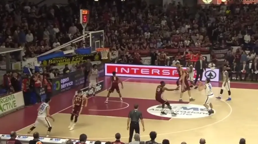 Serie A, Venezia batte Brescia (68-61) e insegue Milano. Trento e Varese ok