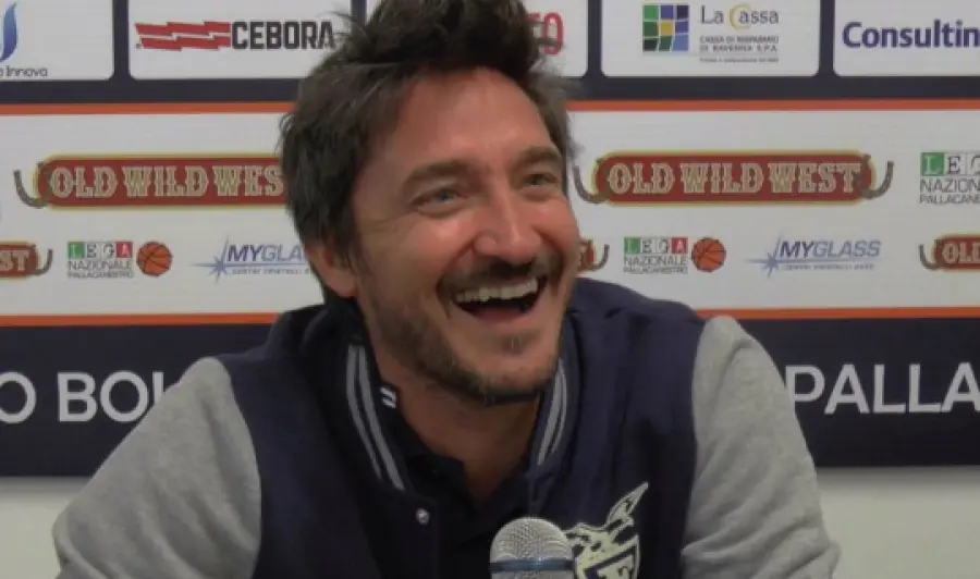 Furia Pozzecco, distrugge lo spogliatoio alla fine del match contro Roseto, poi si scusa