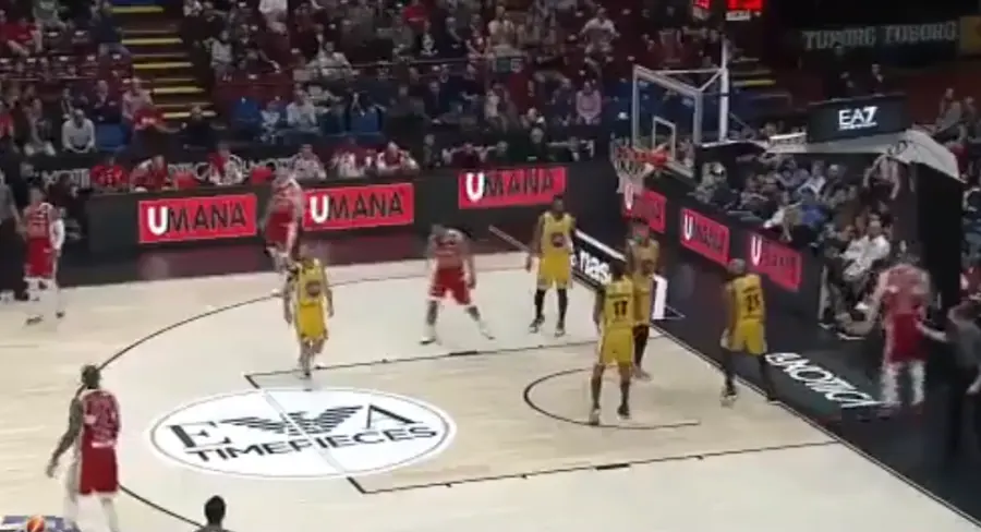 Milano mantiene la vetta, Venezia insegue. Pesaro vince, Capo d'Orlando ultima da sola