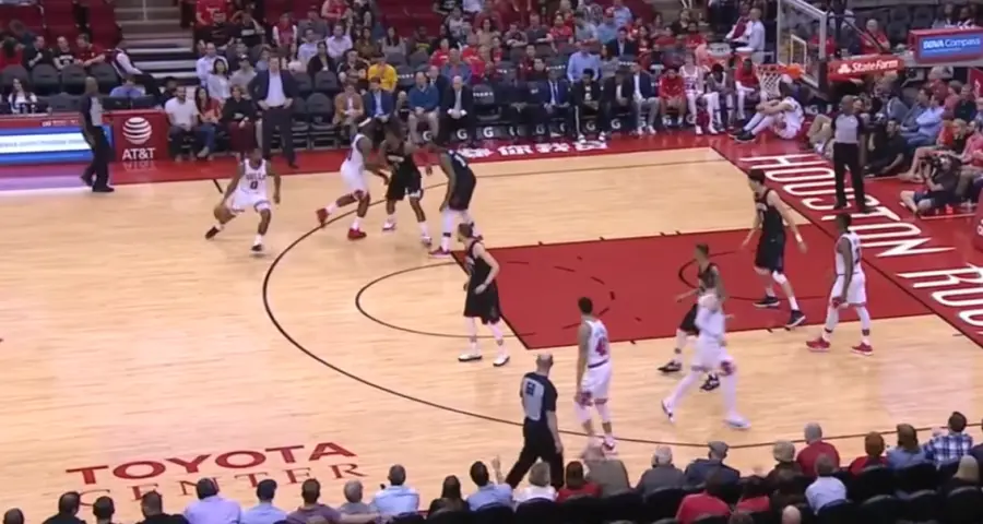 Houston e Toronto imprendibili. Golden State e Cleveland ancora ko