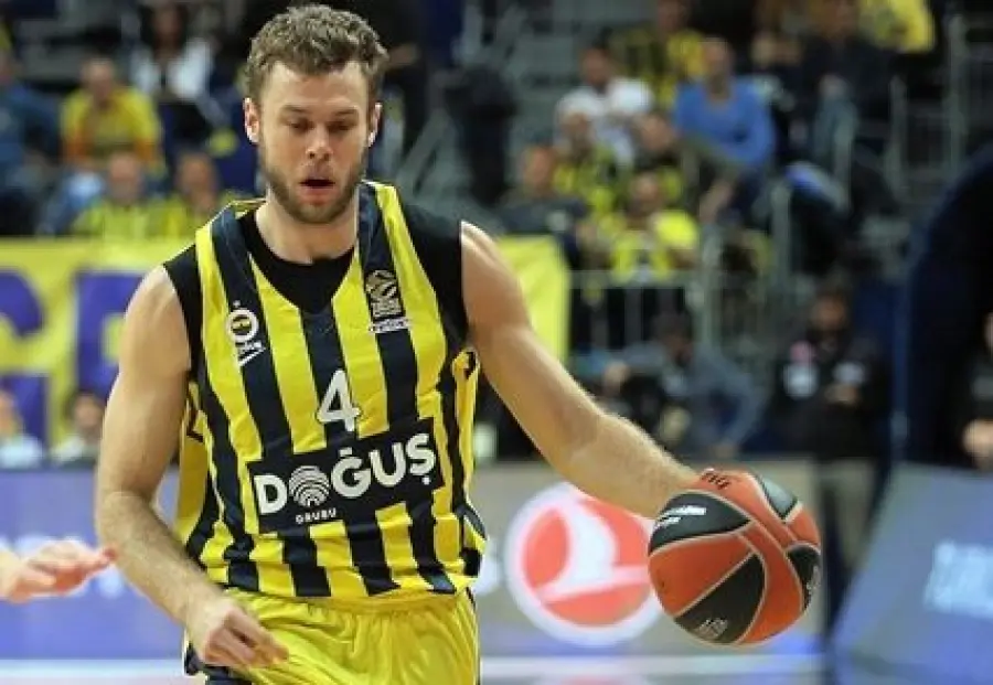 Italiani all'estero: il Fenerbahce si riprende il primo posto grazie ad uno splendido Datome