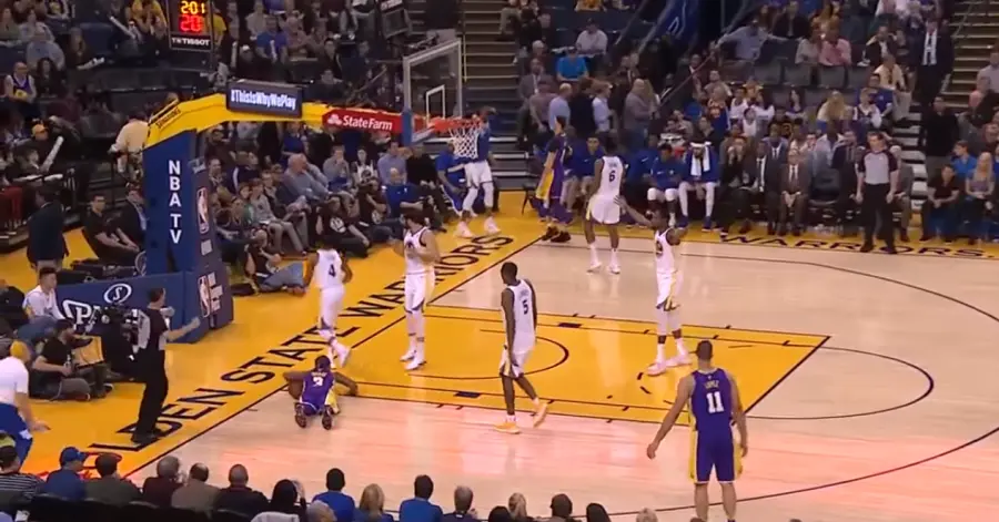 Golden State batte i Lakers nonostante le assenze (117-106). Washington beffa Boston dopo 2 OT