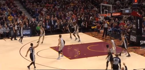 LeBron non basta, gli Spurs passano a Cleveland (94-110). Super Harden trascina Houston