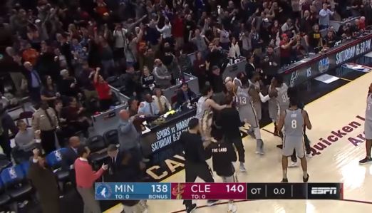 LeBron fa respirare Cleveland, Minnesota cede all'ultimo secondo (140-138)