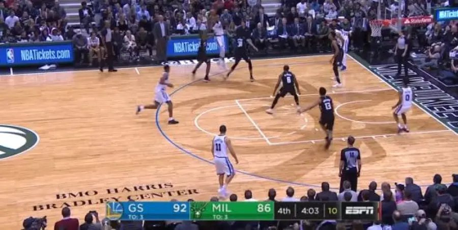 Golden State si rialza subito e vince a Milwaukee (94-108). Disastro Cavs, esulta Indiana