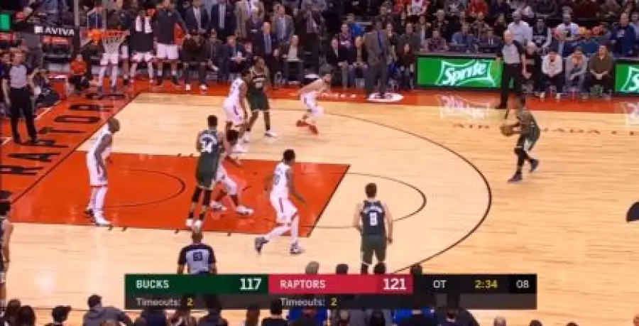 Toronto imbattibile in casa: 12° di fila, Milwaukee cede all'overtime (131-127)