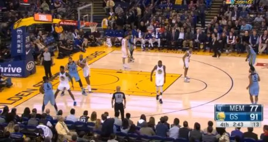 Golden State non incanta ma vince. Houston e Boston crollano in casa