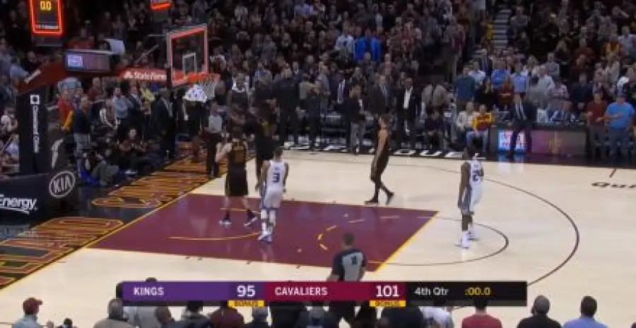 Cleveland, e sono 13! Ma Boston risponde: Dallas ko (97-90). Durant fa volare i Warriors