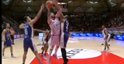 Fiat, che ti succede? A Pistoia domina la The Flexx (80-65). Slaughter fa godere la Virtus