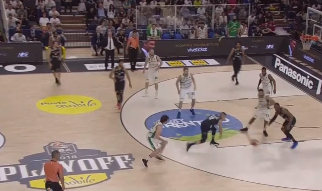 Goduria Trento, Avellino saluta i playoff: 84-68, Buscaglia in semifinale