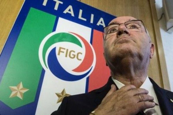 La resa di Tavecchio, tra furie e veleni