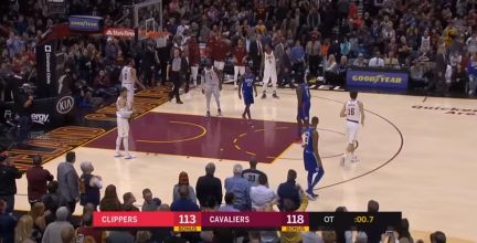 Cleveland vince, ma che fatica con i Clippers "incerottati" (118-113 dts). Gli Spurs battono OKC