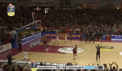 Serie A, è sempre Venezia: l'instant replay beffa Trento (79-78)