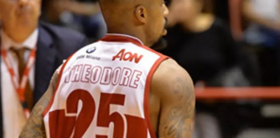 L'Olimpia Milano rischia grosso contro Varese poi Theodore risolve nel finale