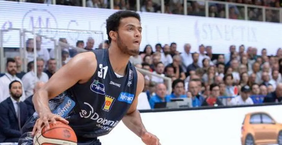 La Dolomiti Energia Trento rimonta Bologna nell'ultimo quarto