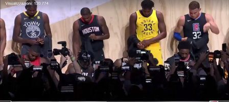 Presentate a Los Angeles le nuove maglie: in tutte campeggia il logo Nike