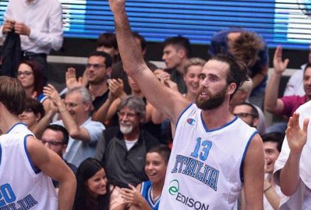 Italia, buona la prima. Datome: "Piedi per terra". Belinelli: "Abbiamo un grande cuore"