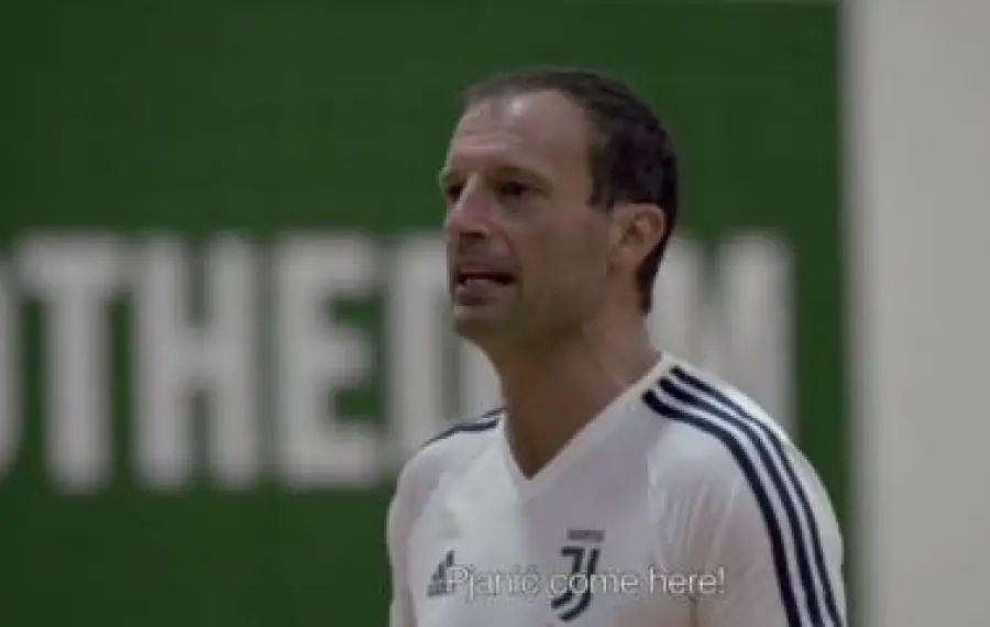 La Juve gioca a basket: che bravi Allegri e Mandzukic!