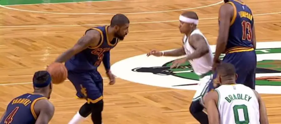 Kyrie Irving, la proposta di New York ai Cavs: scambio con Carmelo Anthony?